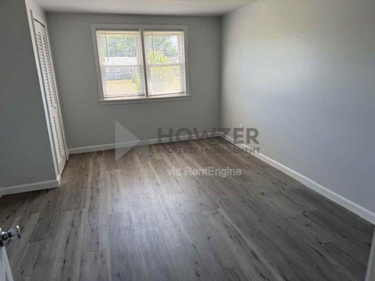 12 Crescent Dr #3 - Photo 4 of 8