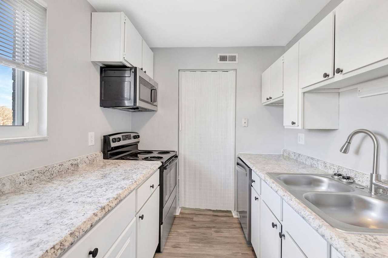 237 N 12th St #3 - Photo 5 of 10