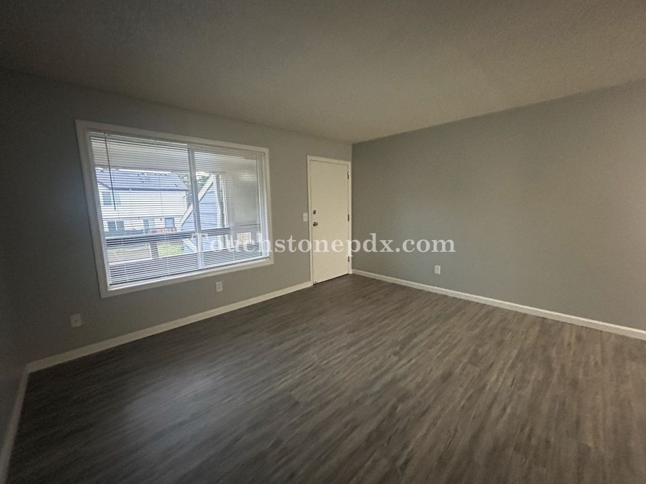 2425 Se 135th Ave - Photo 4 of 18