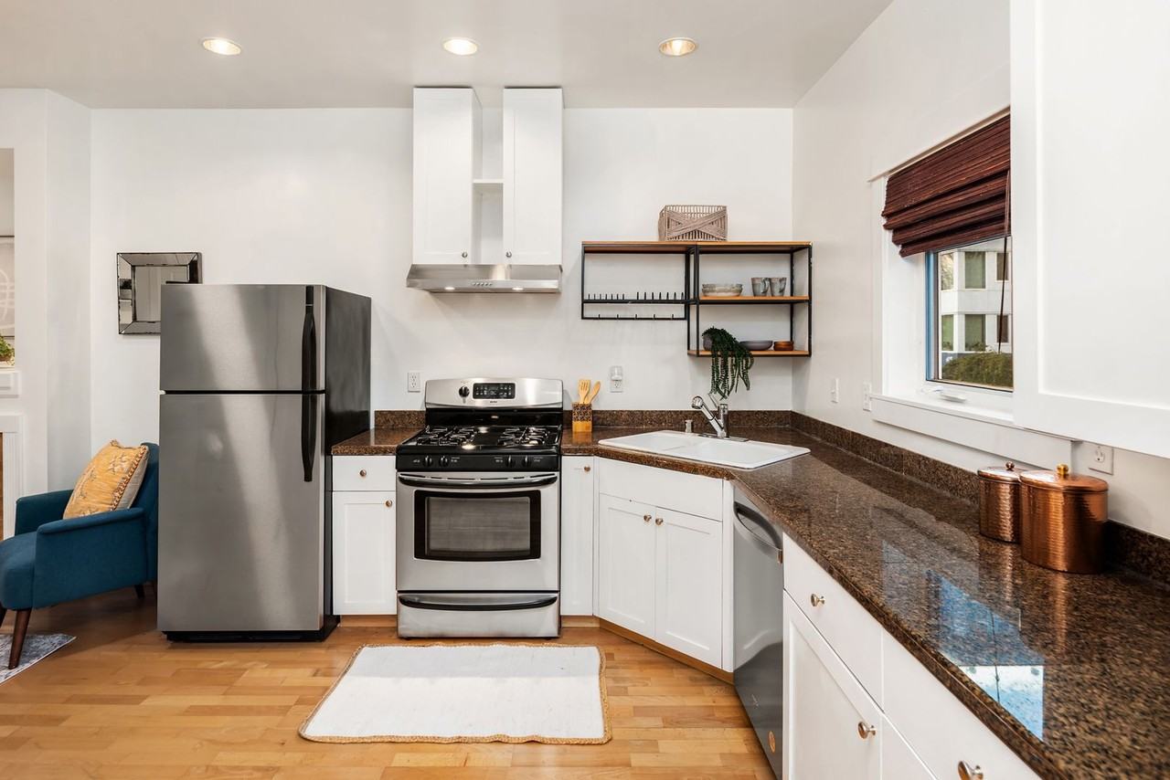 2015 S Main St #B - Photo 3 of 22