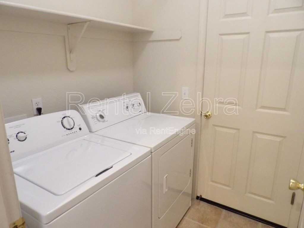 1896 Edgewood Ct - Photo 3 of 16