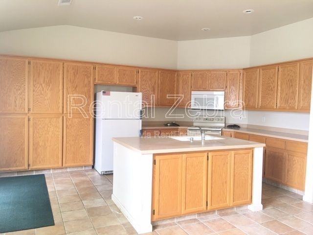 1896 Edgewood Ct - Photo 7 of 16