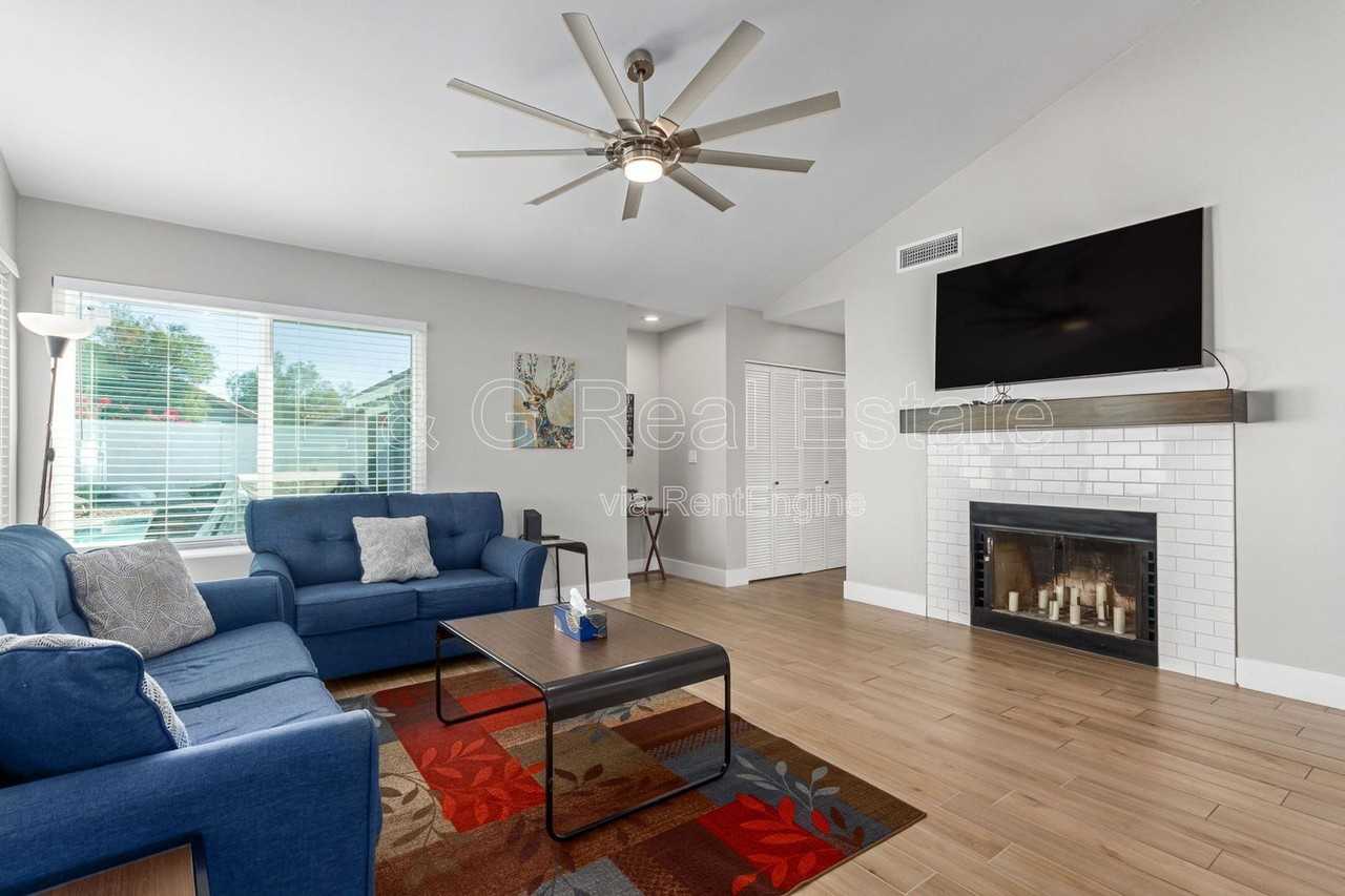 19407 N 8th Ave - Photo 4 of 31