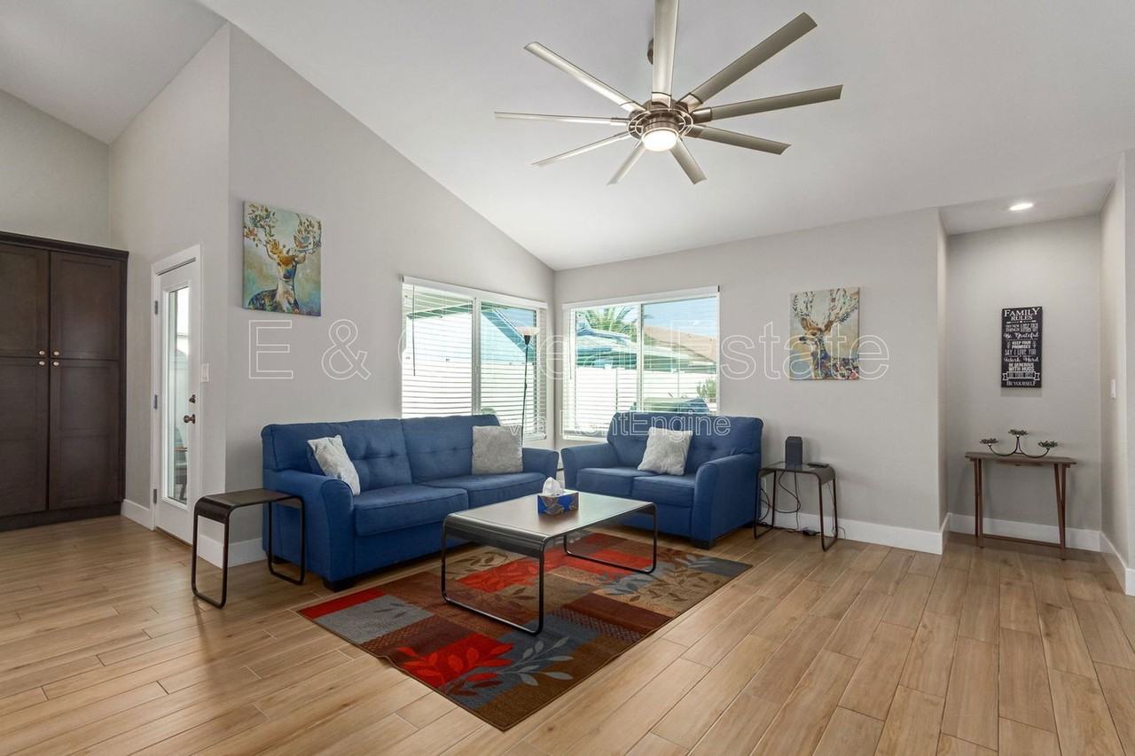 19407 N 8th Ave - Photo 5 of 31