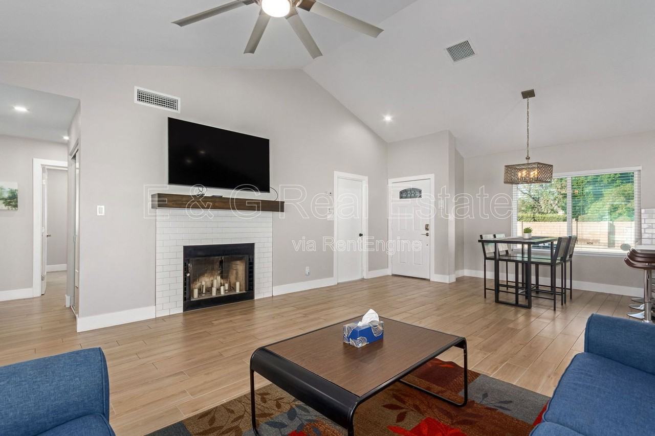 19407 N 8th Ave - Photo 6 of 31