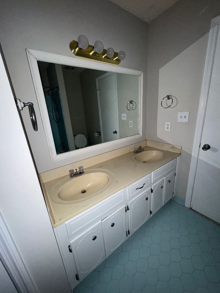 4536 Glenda Ln - Photo 2 of 19