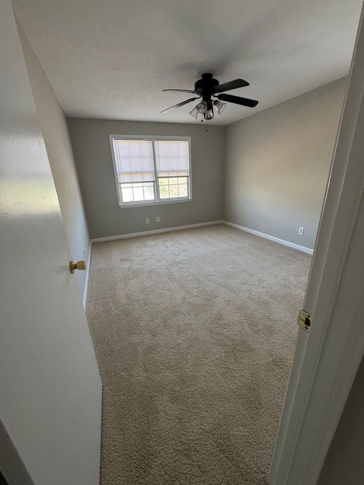 4536 Glenda Ln - Photo 7 of 19