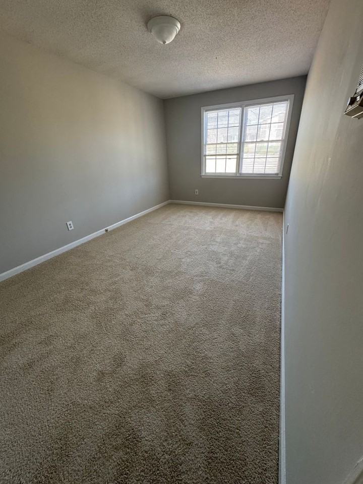 4536 Glenda Ln - Photo 6 of 17