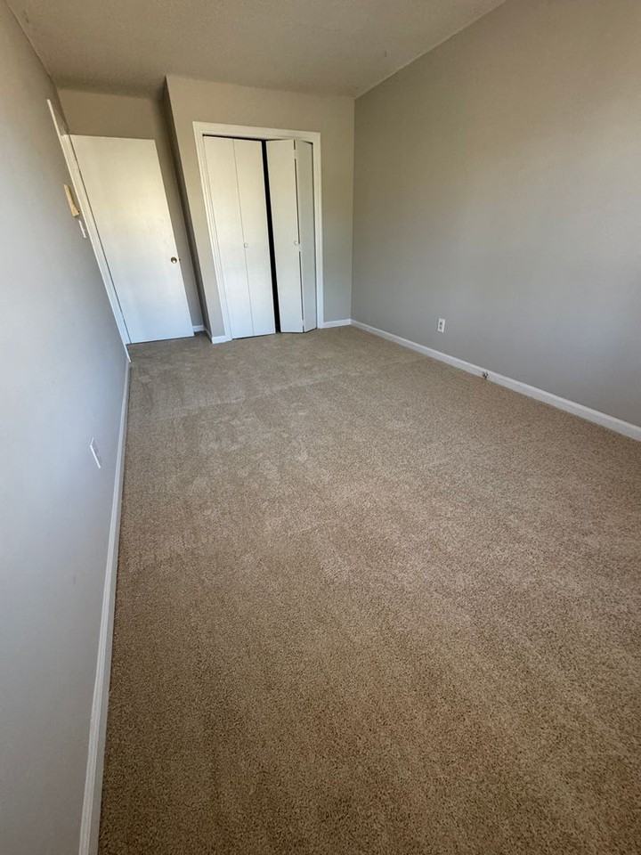 4536 Glenda Ln - Photo 7 of 17