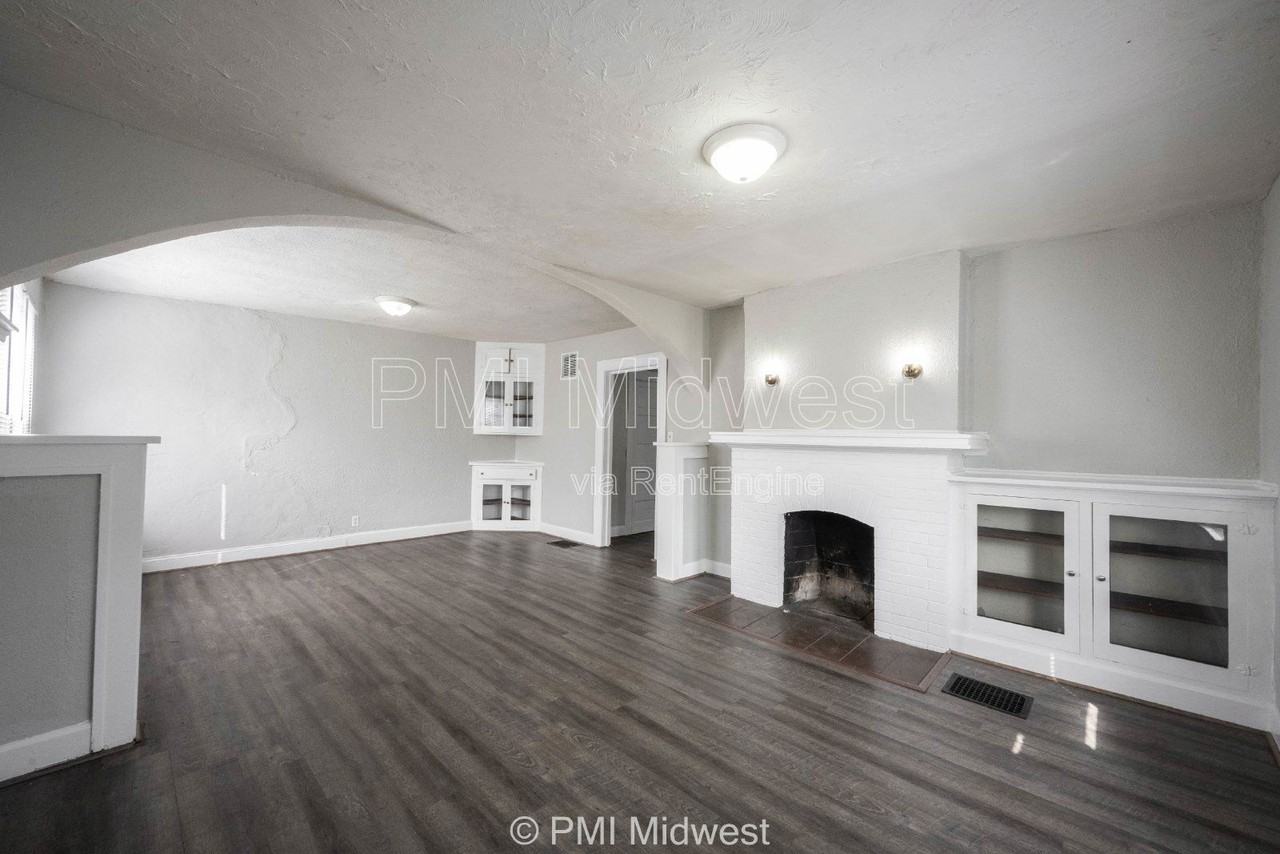 824 E 44th St - Photo 4 of 27