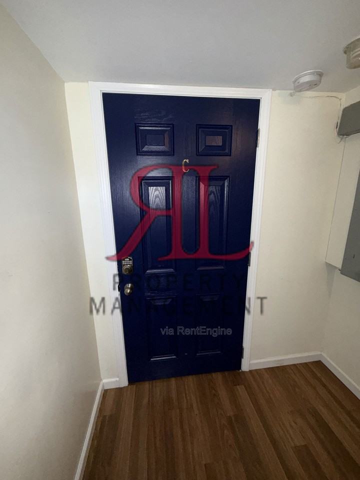 722 Sheridan Ave #C - Photo 4 of 14