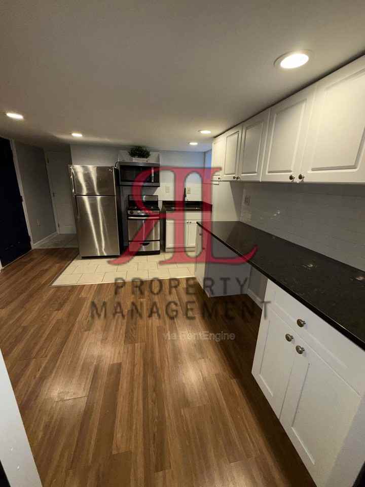 722 Sheridan Ave #C - Photo 6 of 14