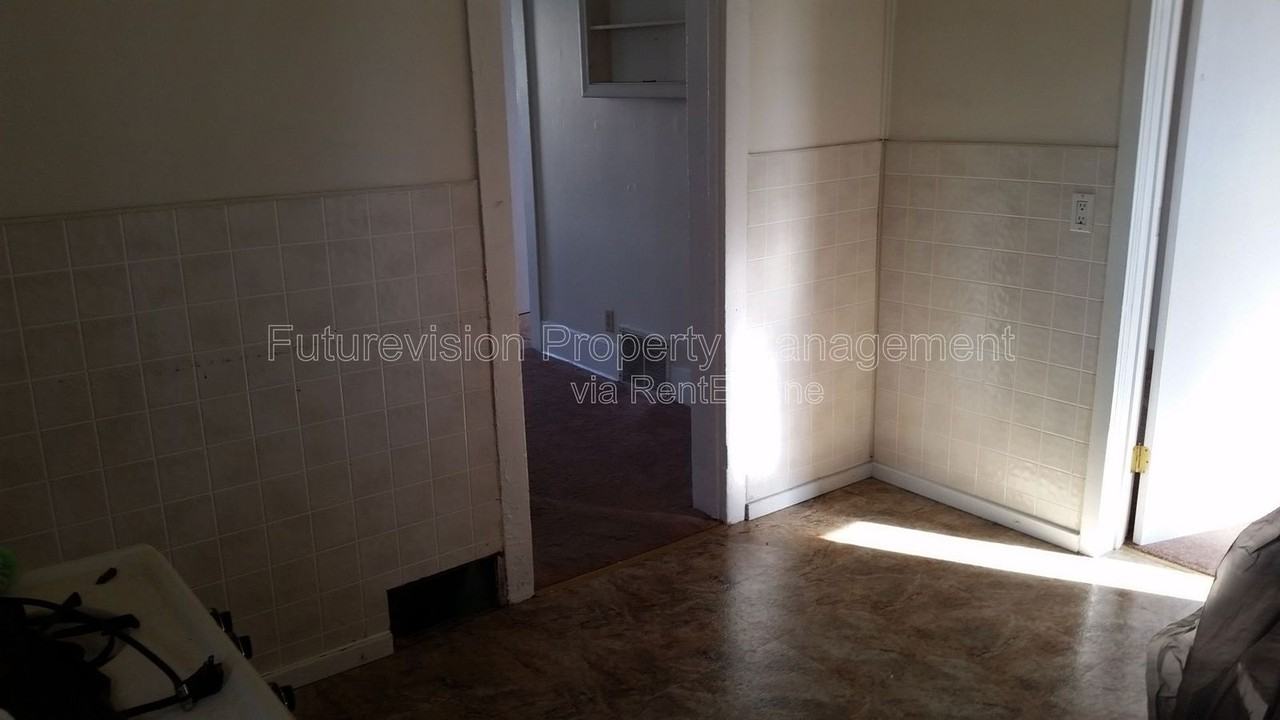 857 Royce Ave - Photo 4 of 6