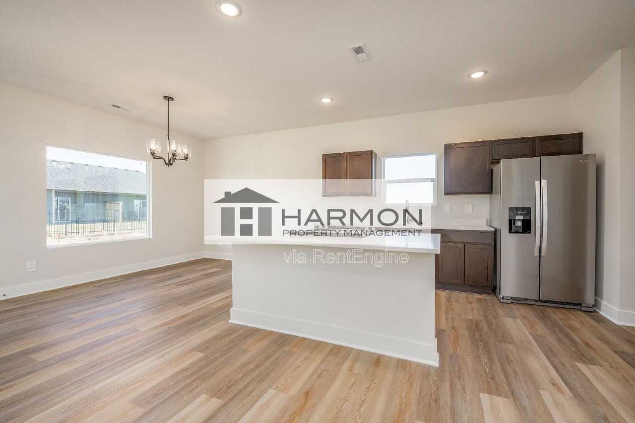 2078 N Reece Ct - Photo 3 of 16