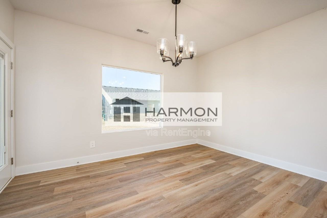 2078 N Reece Ct - Photo 4 of 16