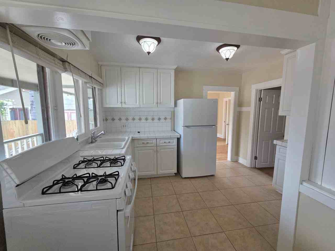 821 Raymond Ave - Photo 4 of 13