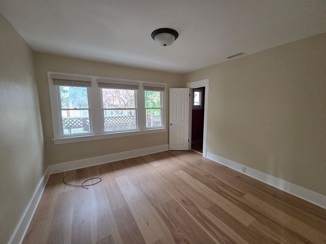 821 Raymond Ave - Photo 7 of 13