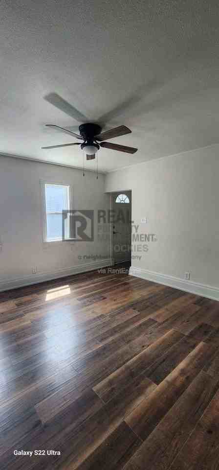 606 W 24th St - Photo 7 of 11