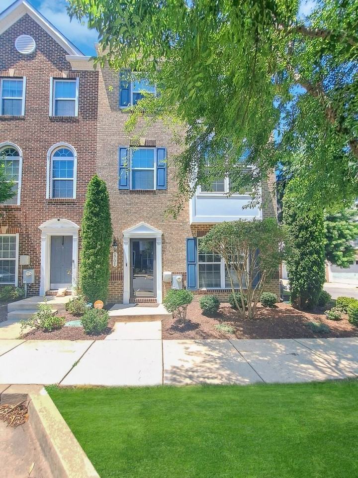 1701 Walcott Ln - Photo 2 of 35