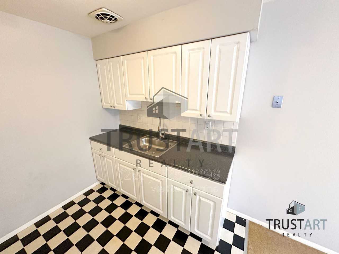 4300 Pearson Ave #14 - Photo 3 of 11