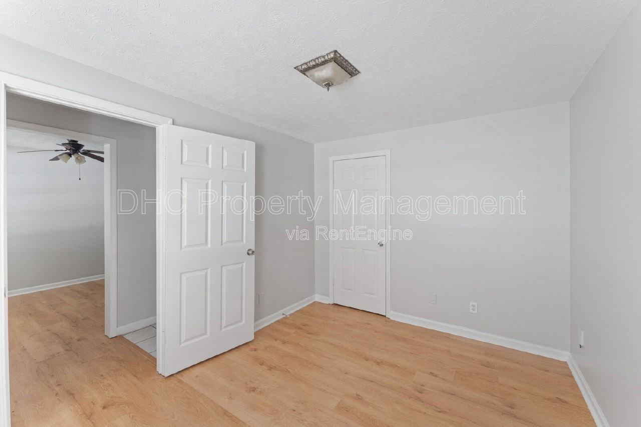 195 Scott St Nw - Photo 3 of 11