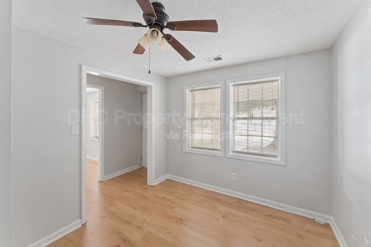 195 Scott St Nw - Photo 4 of 11