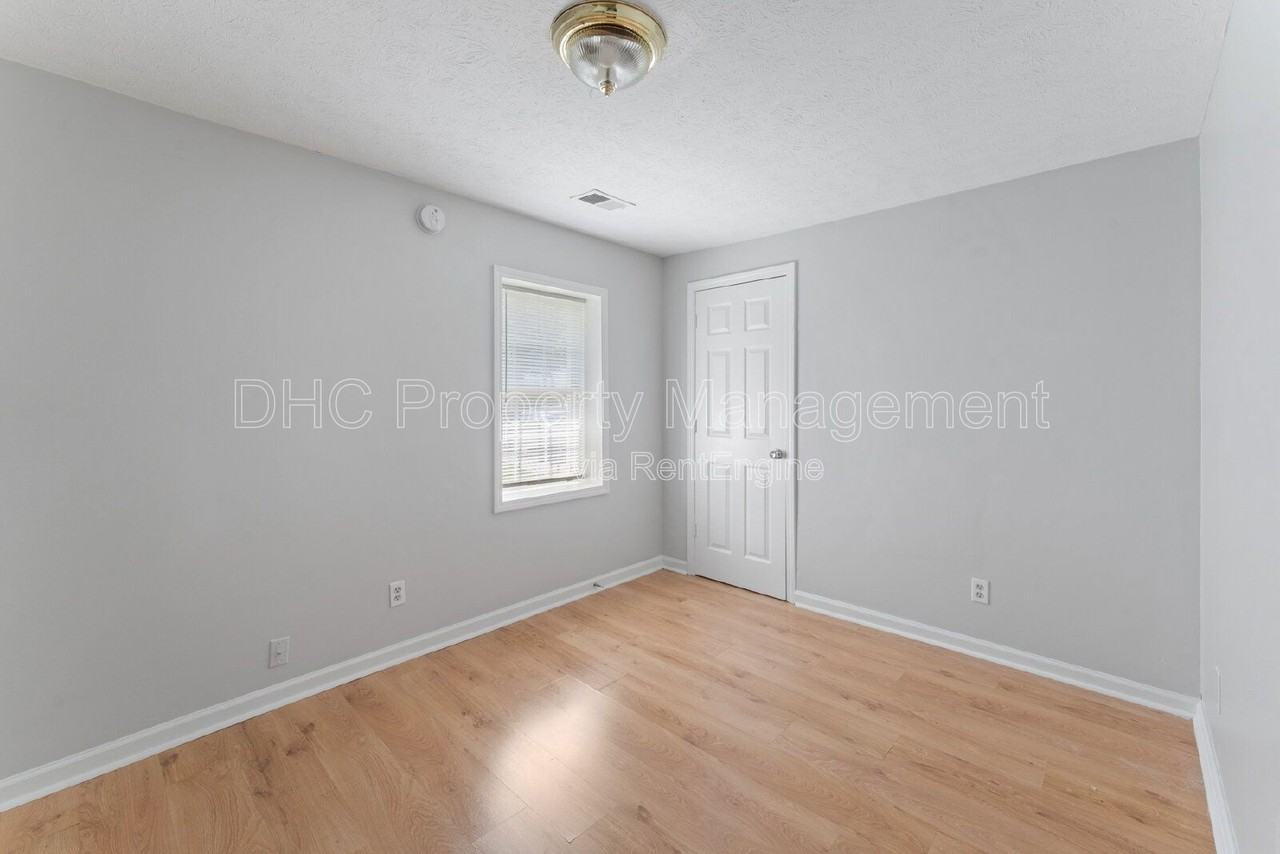 195 Scott St Nw - Photo 5 of 11