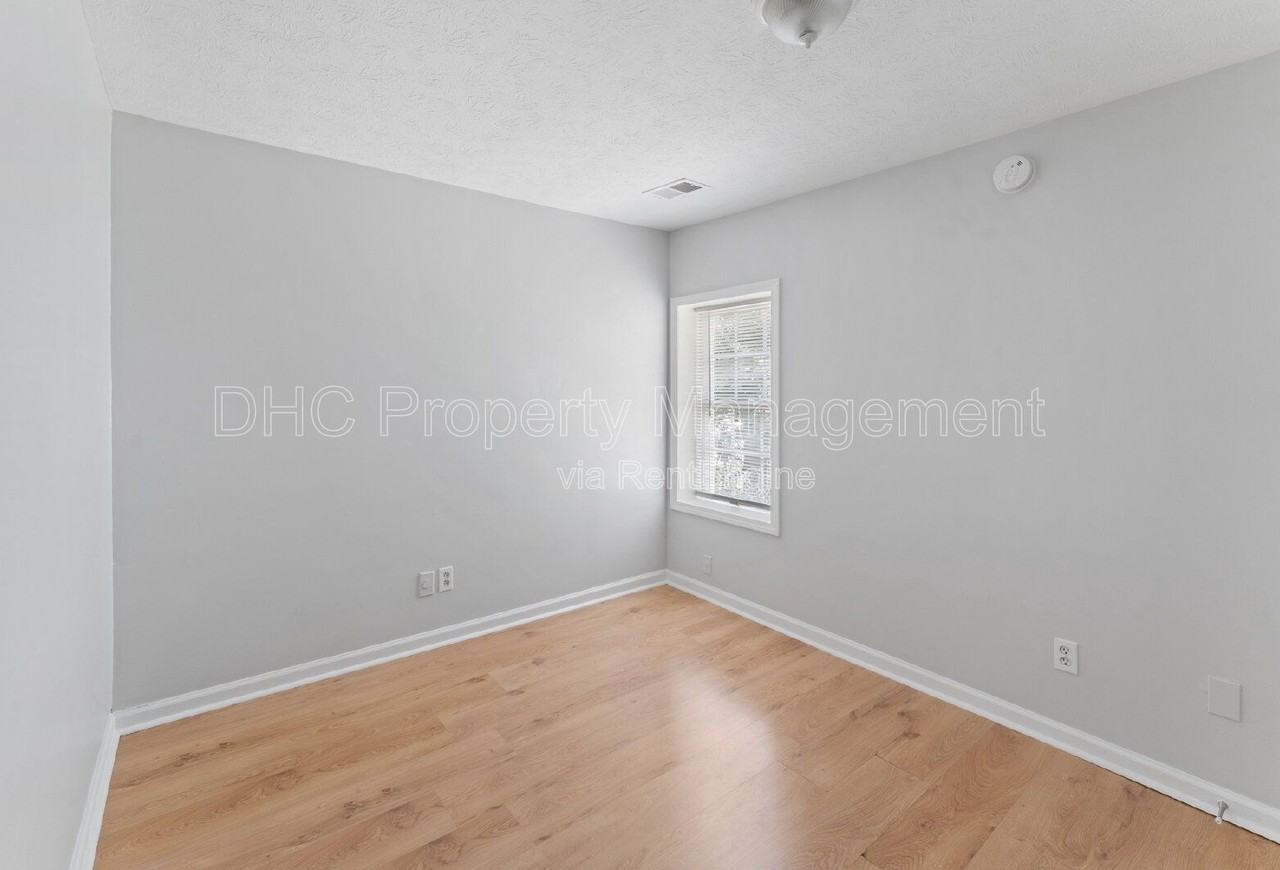 195 Scott St Nw - Photo 6 of 11