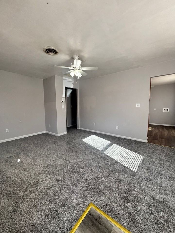 35 Radford St - Photo 3 of 14