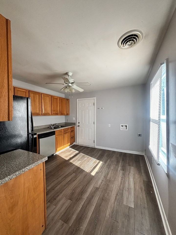 35 Radford St - Photo 5 of 14