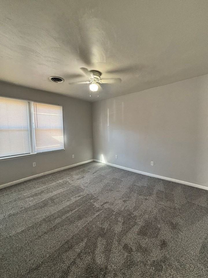 35 Radford St - Photo 7 of 14