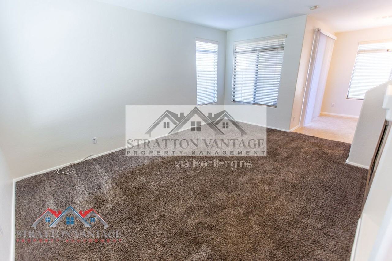 1247 S Emmett Dr - Photo 5 of 42