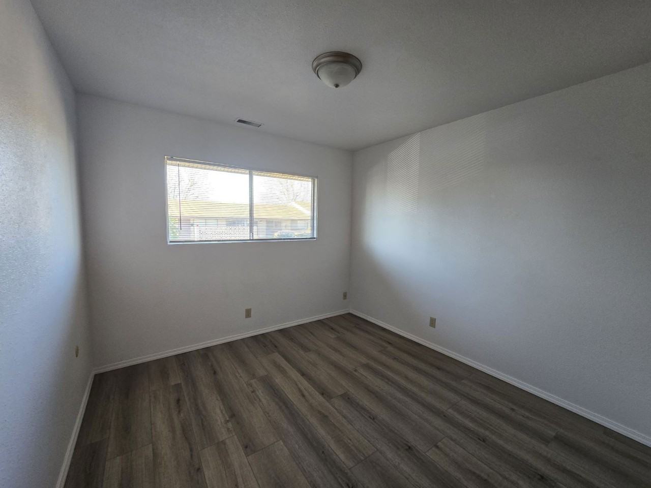 873 Ne Alameda Ave - Photo 5 of 15