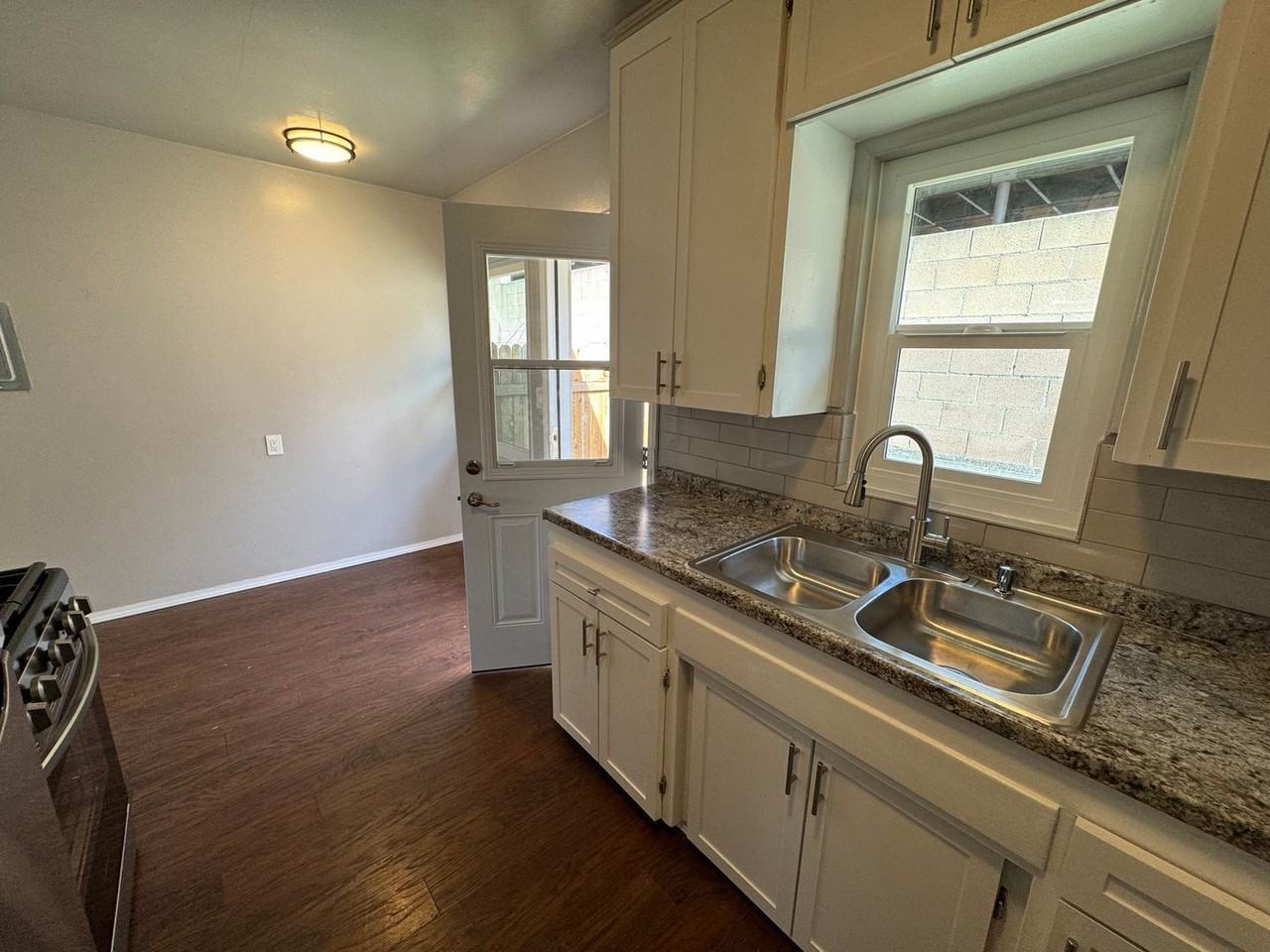 1520 N Fair Oaks Ave - Photo 5 of 11