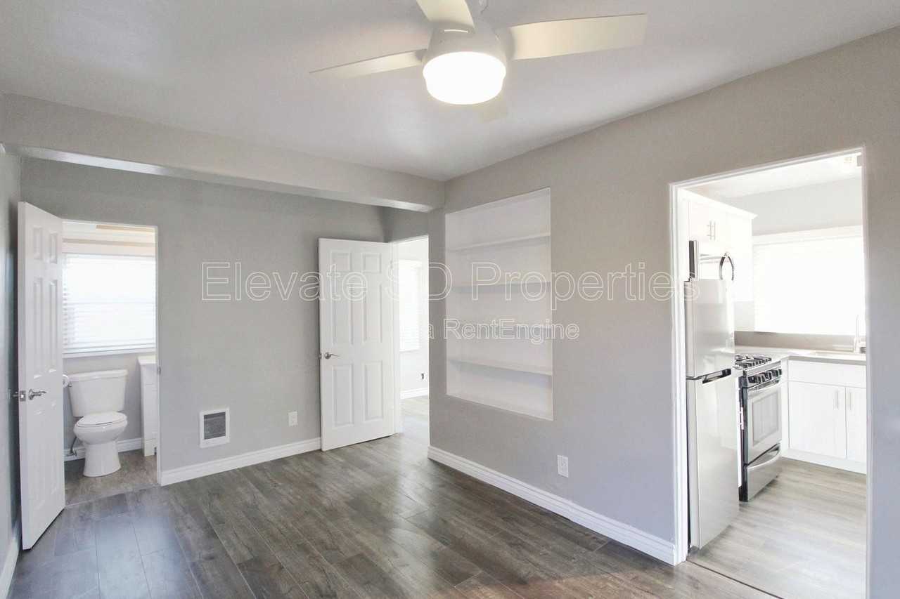 4687 Hamilton St - Photo 4 of 20