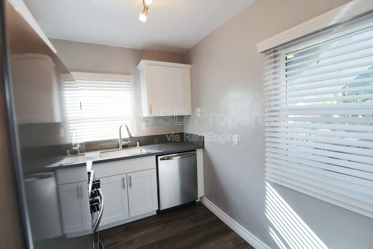 4687 Hamilton St - Photo 5 of 20