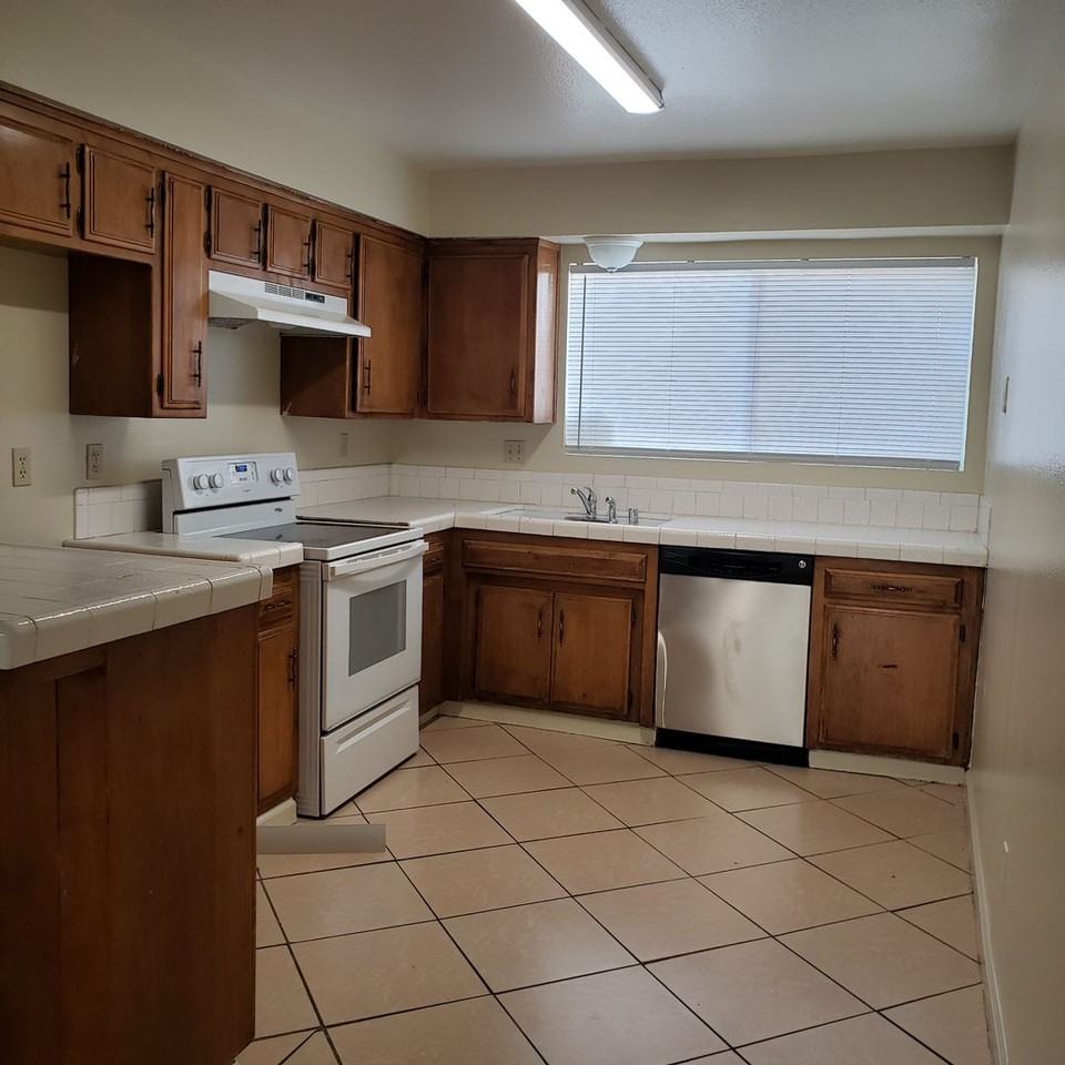 2309 Westholme Blvd #E - Photo 3 of 8