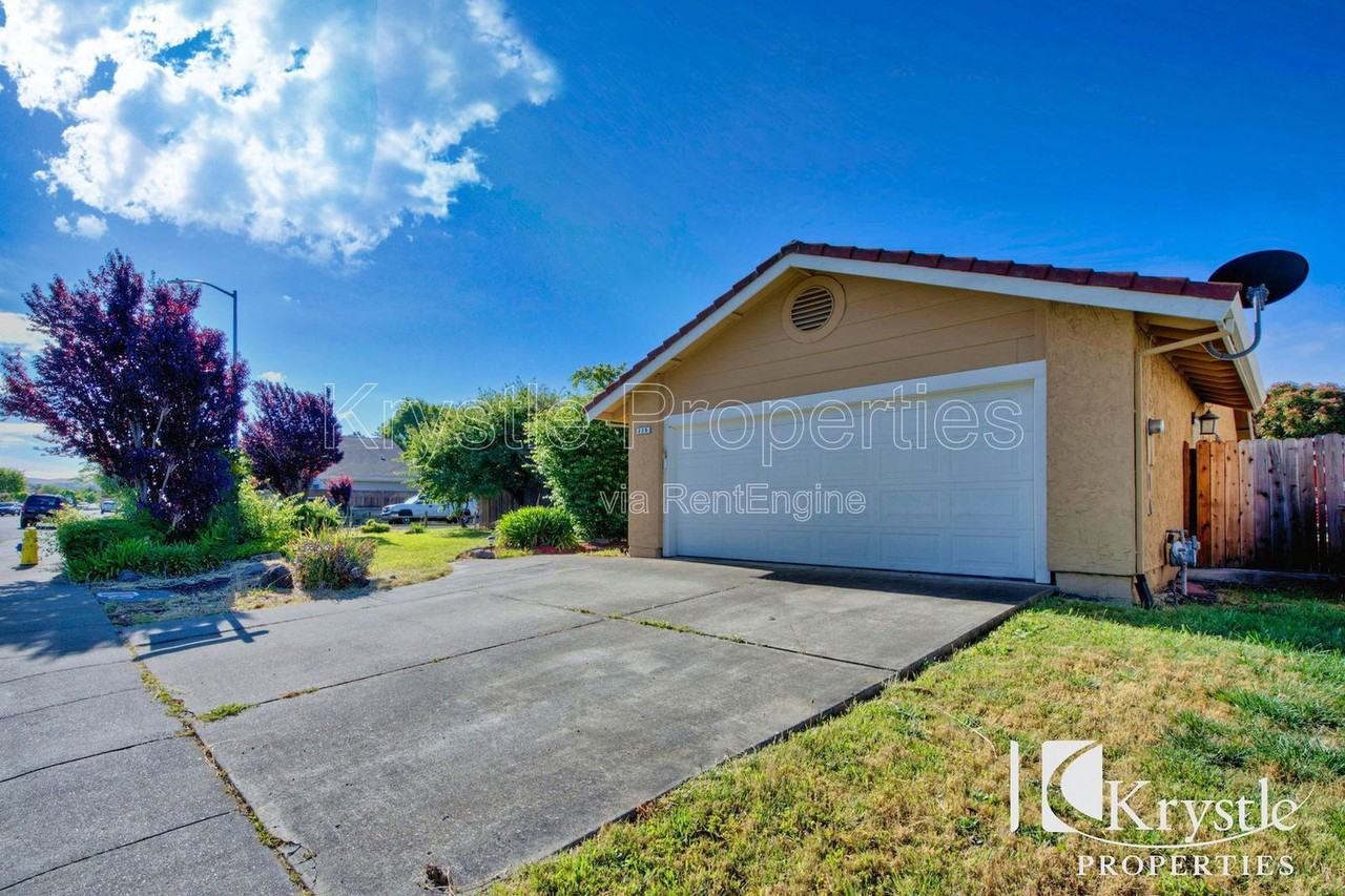 229 Folland Dr - Photo 4 of 19