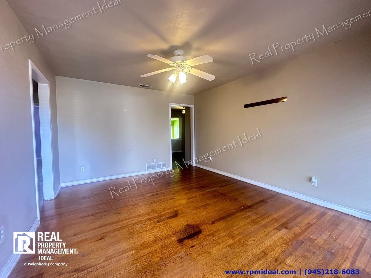 1122 Bowie St - Photo 4 of 39