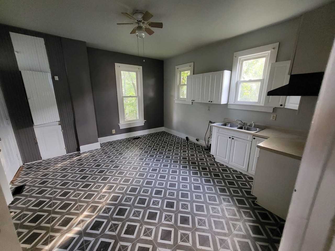 643 E Maryland St - Photo 3 of 9