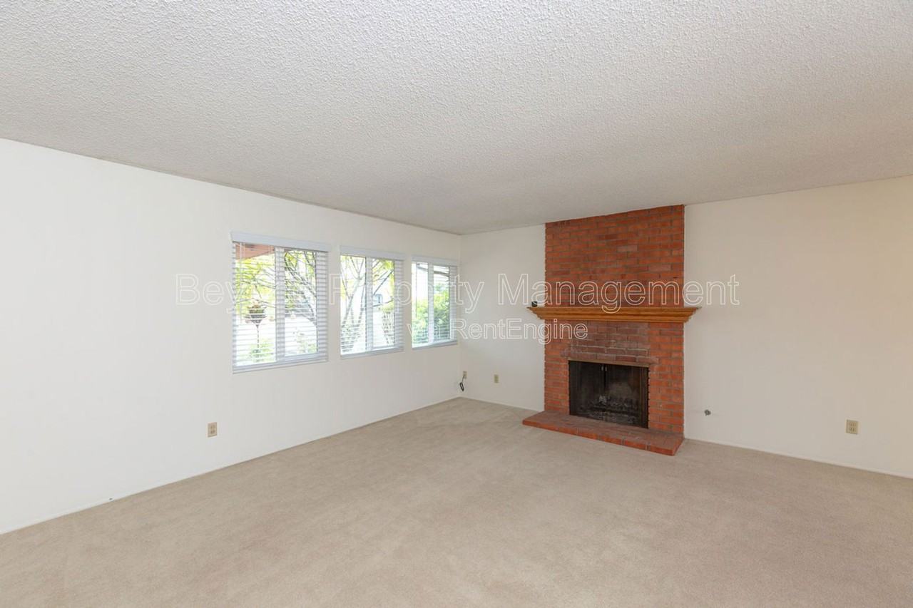 6232 Merced Lake Ave - Photo 4 of 23