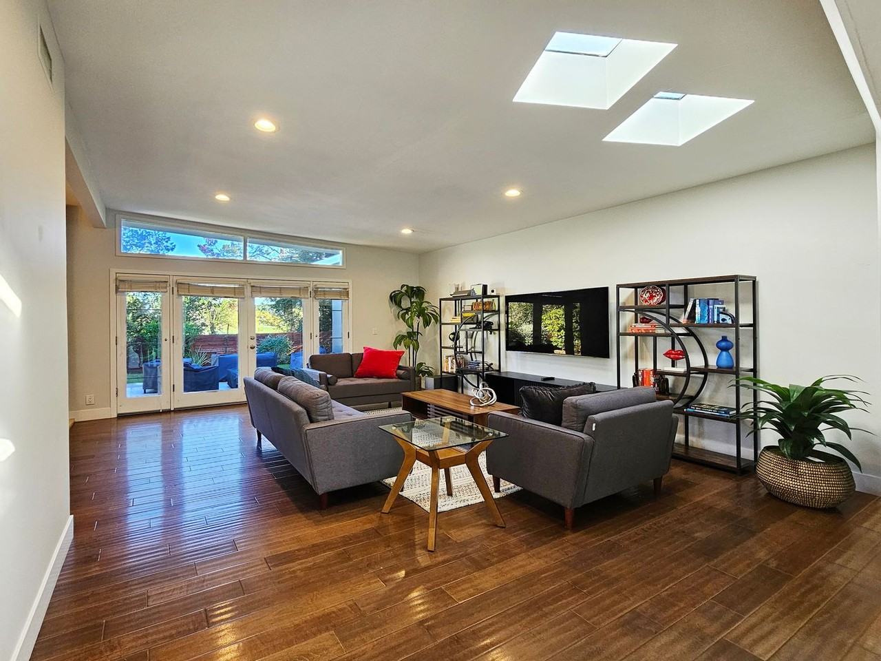 6014 Wish Ave - Photo 3 of 17