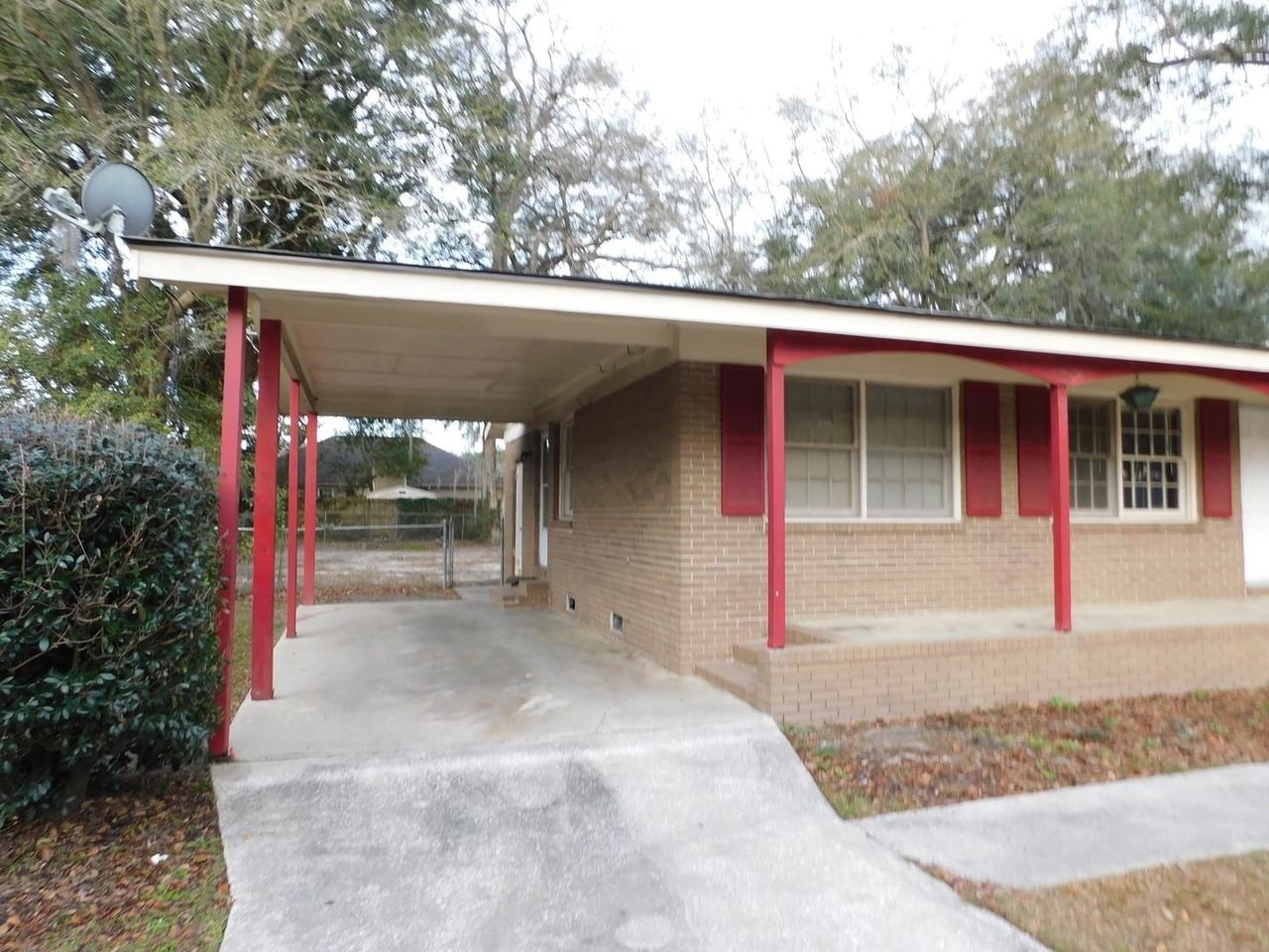 2512 Deborah Dr - Photo 2 of 24