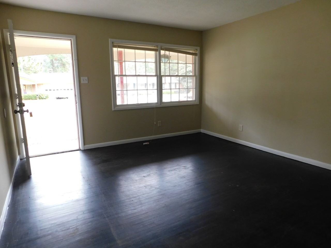 2512 Deborah Dr - Photo 3 of 24