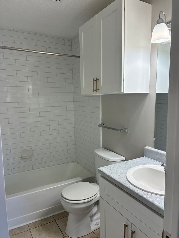 7820 Las Olas Blvd - Photo 3 of 7