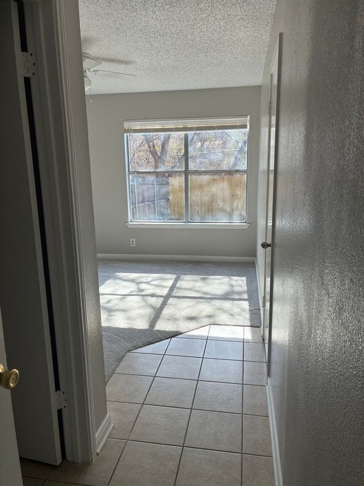 7820 Las Olas Blvd - Photo 5 of 7