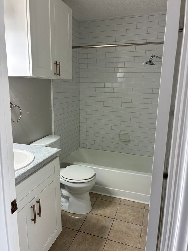 7820 Las Olas Blvd - Photo 6 of 7