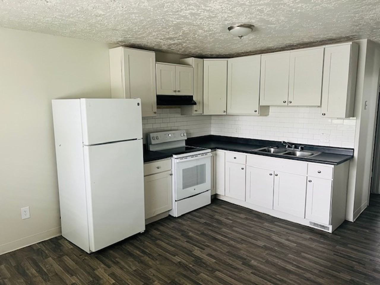 1805 Kimberly Circle - Photo 2 of 7