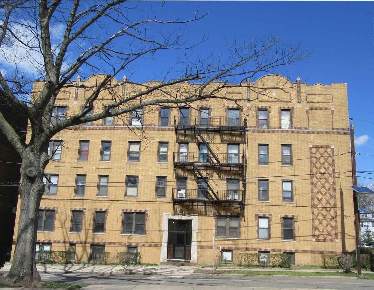 1111-Trefoil Manor, LLC - Photo 5 of 13