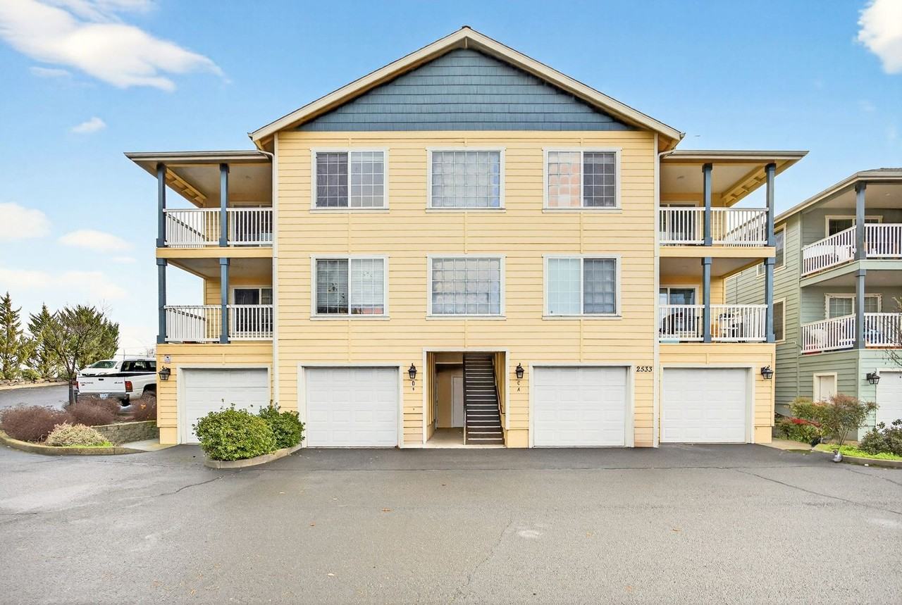 2533 Corona Ave #A - Photo 2 of 31